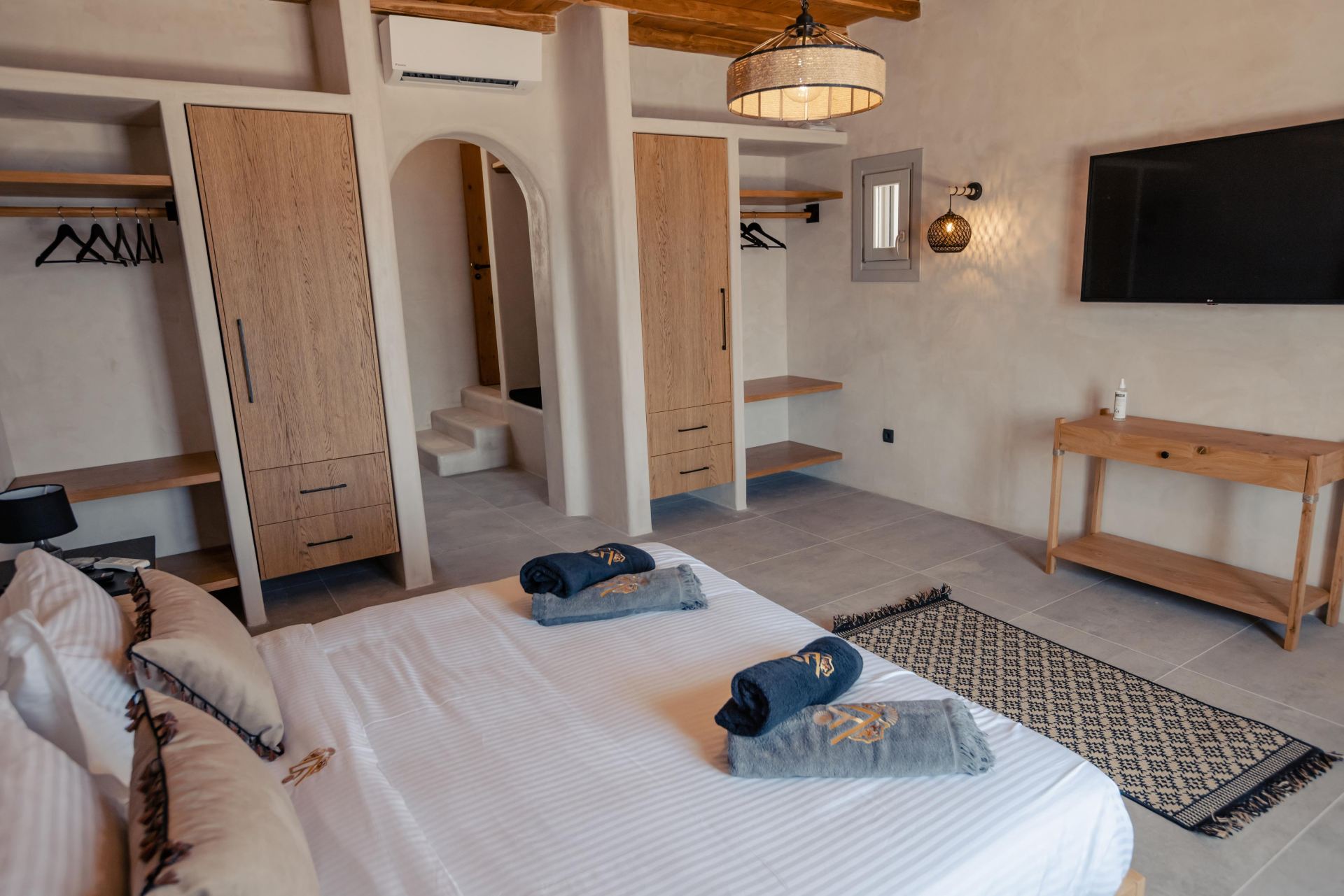 Villa Sapphire Black