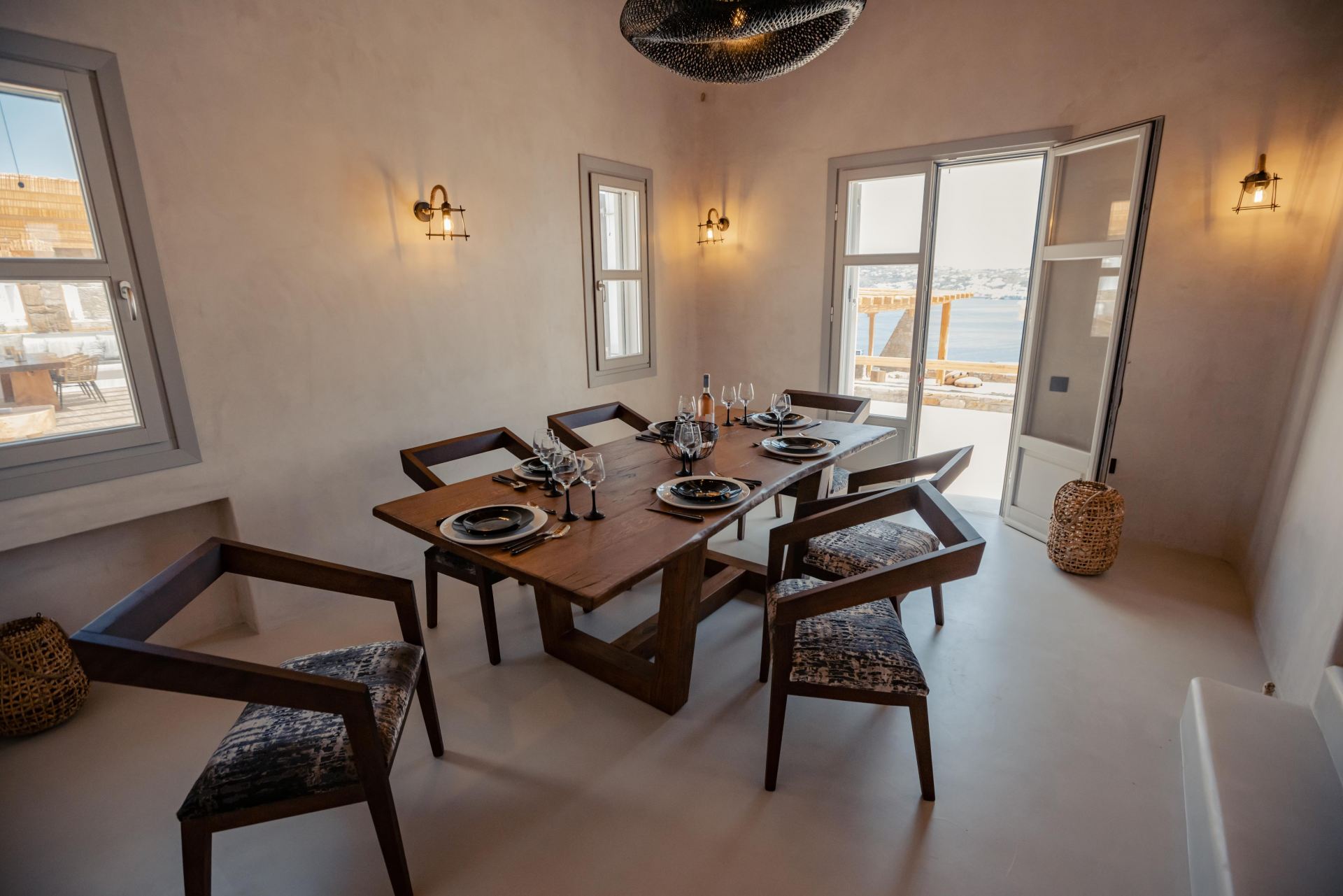 Villa Sapphire Black