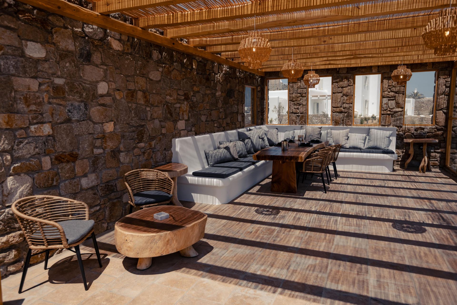 Villa Sapphire Black