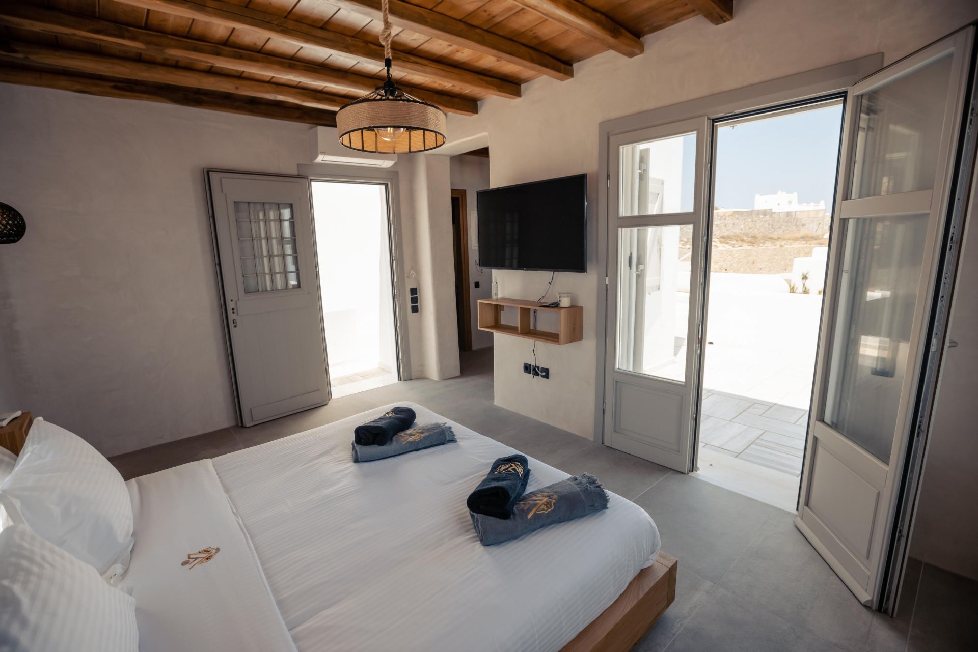 Villa Sapphire Black