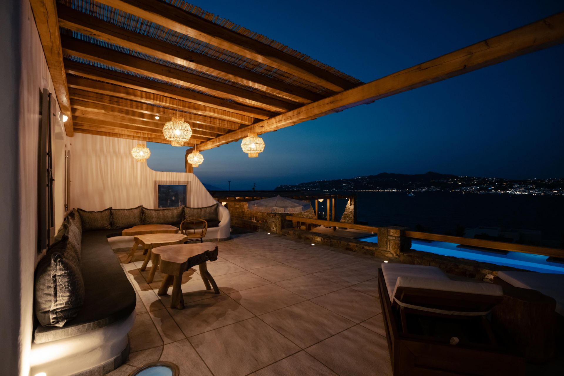 Villa Sapphire Black