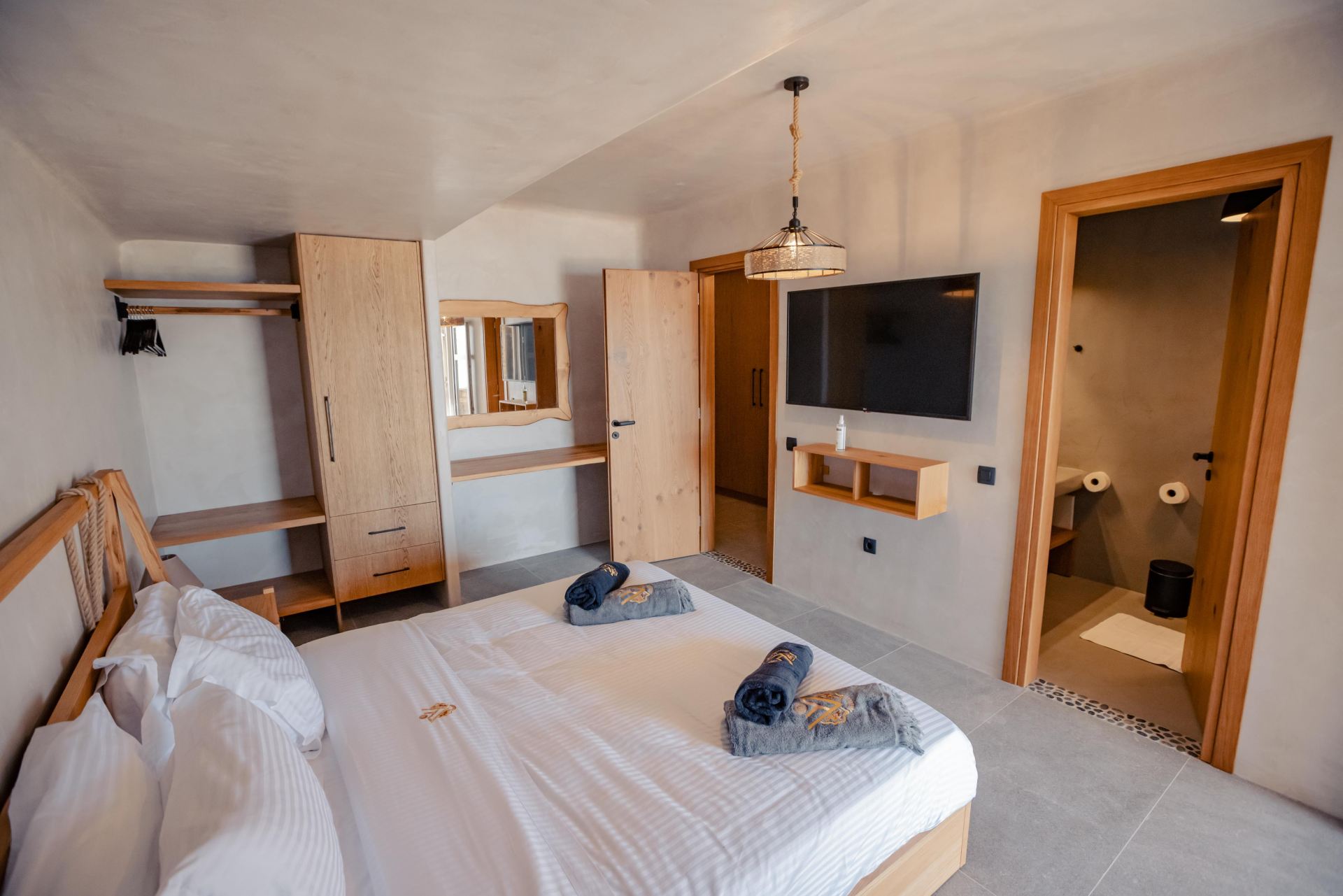 Villa Sapphire Black