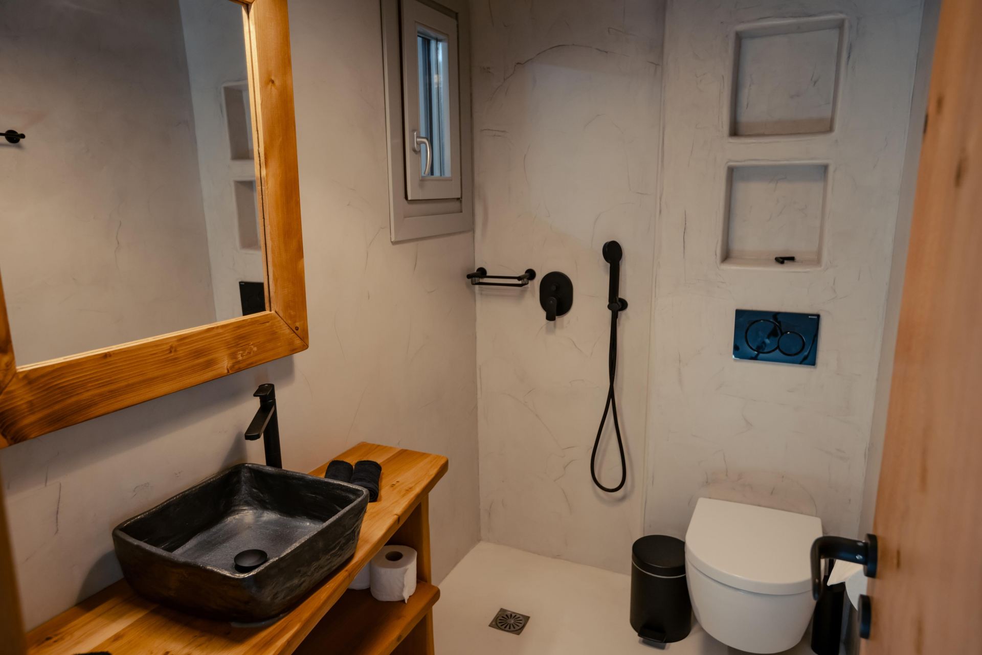 Villa Sapphire Black