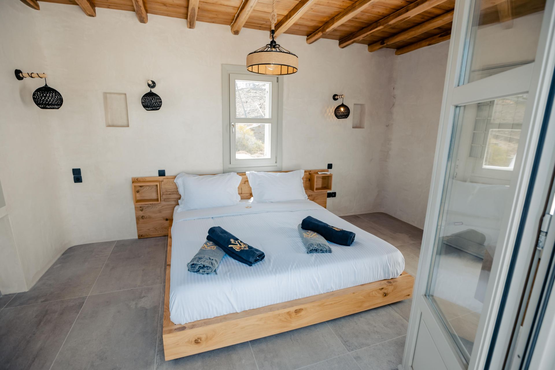 Villa Sapphire Black