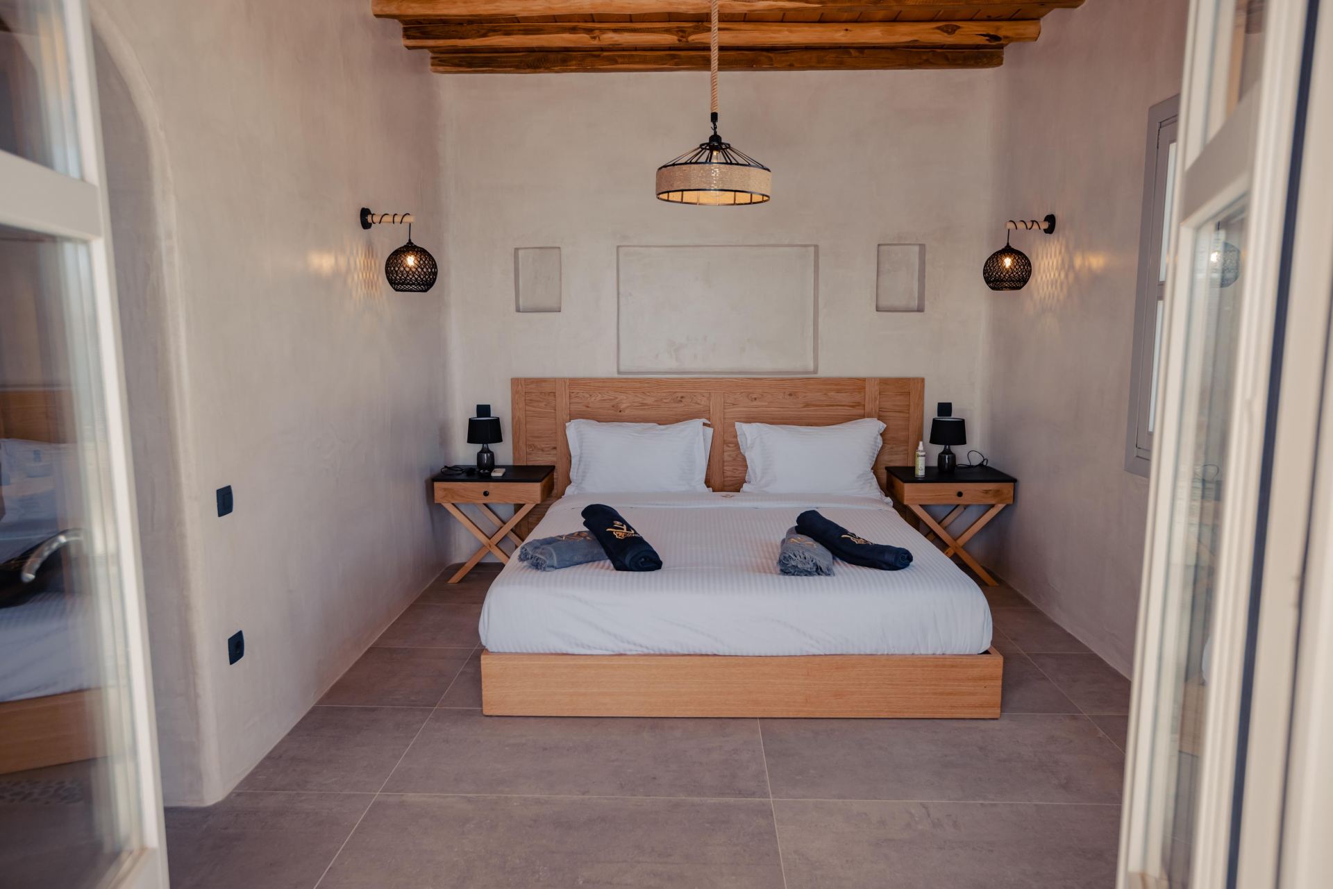 Villa Sapphire Black