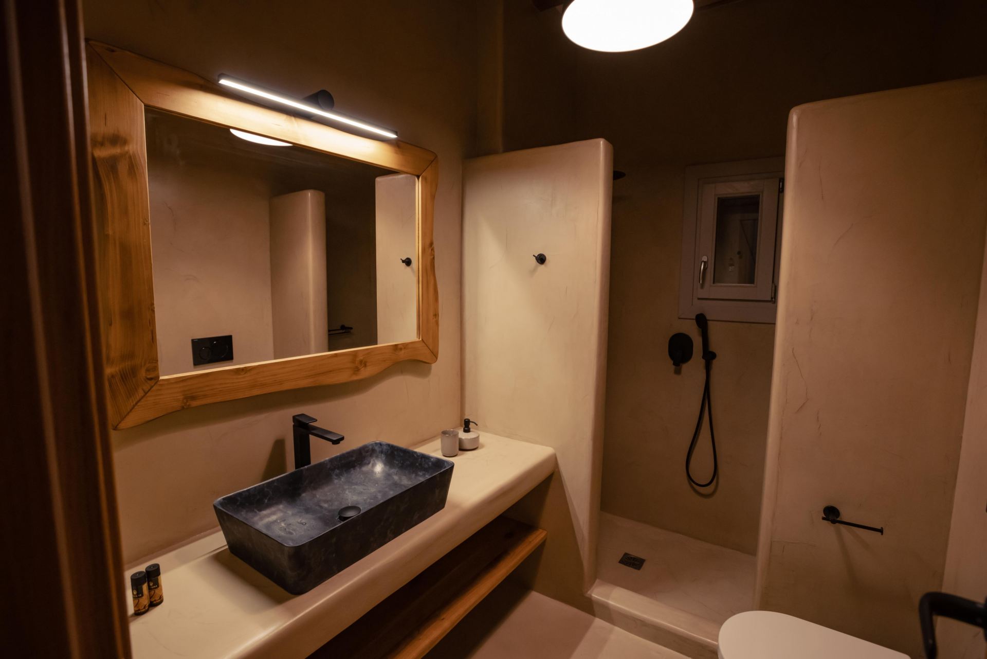 Villa Sapphire Black