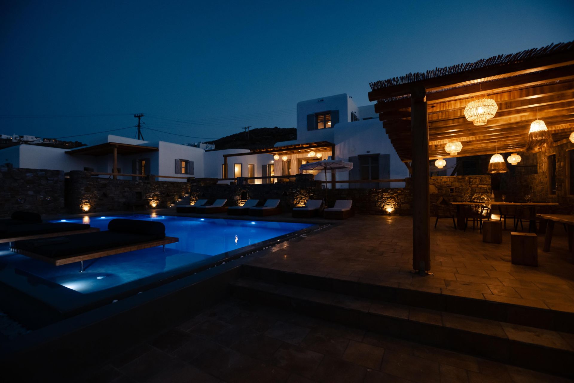 Villa Sapphire Black