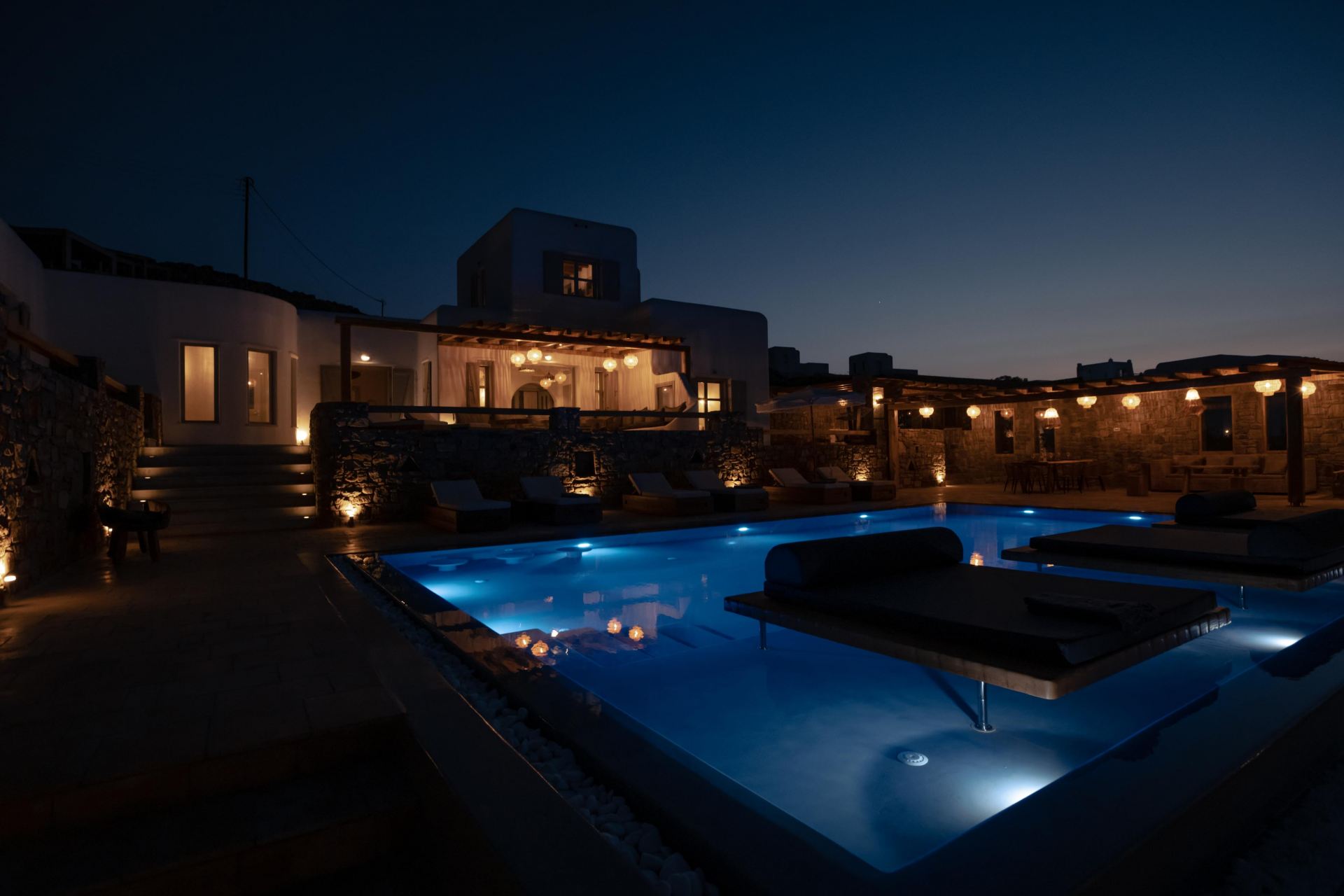 Villa Sapphire Black