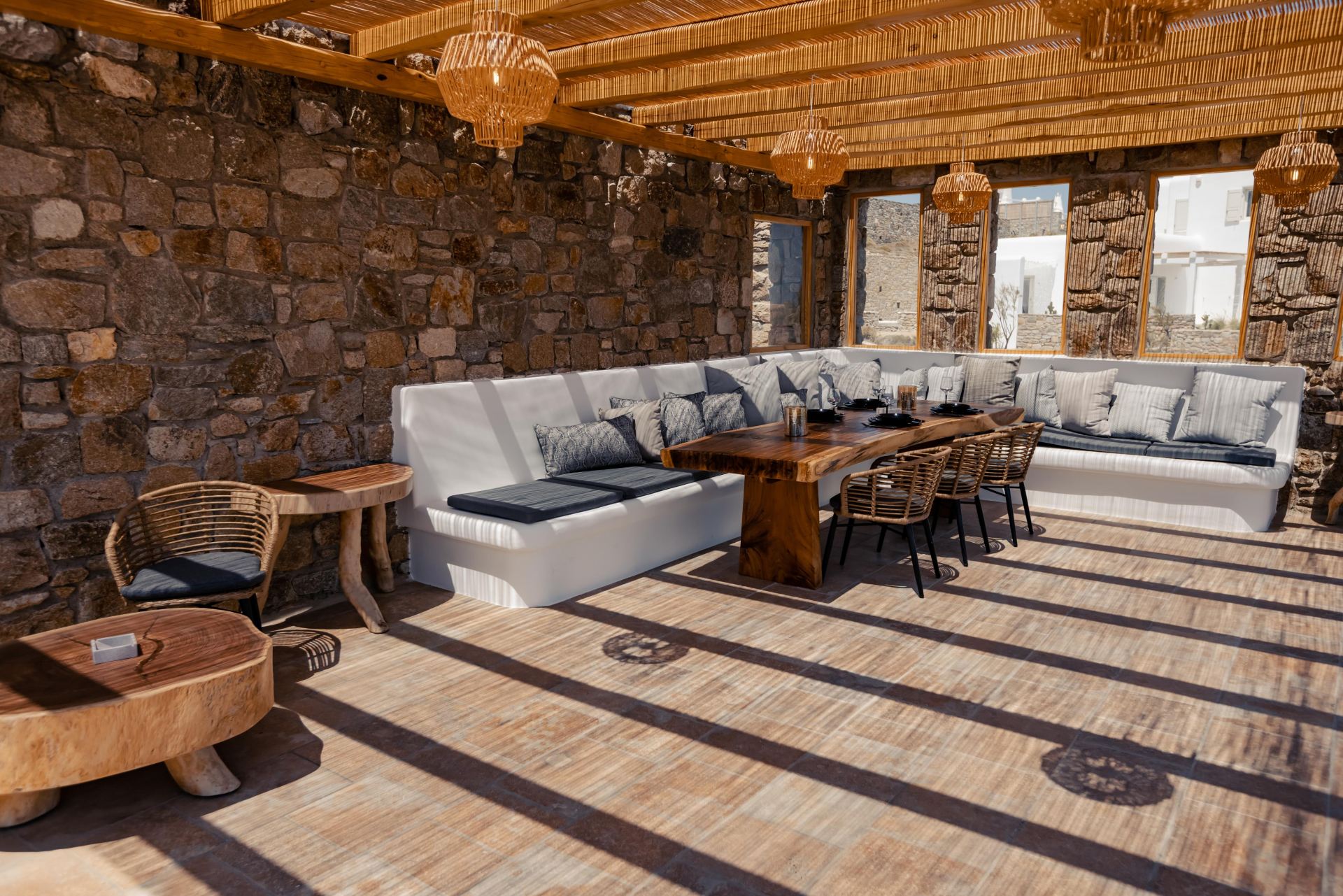 Villa Sapphire Black