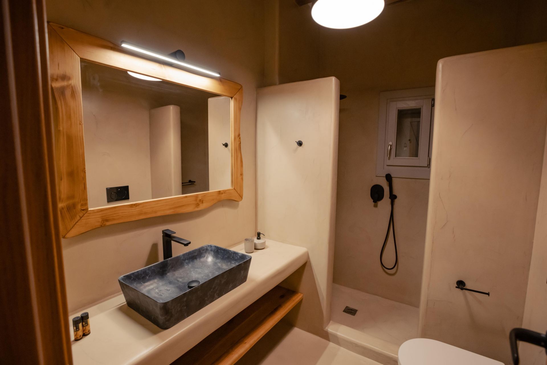 Villa Sapphire Black