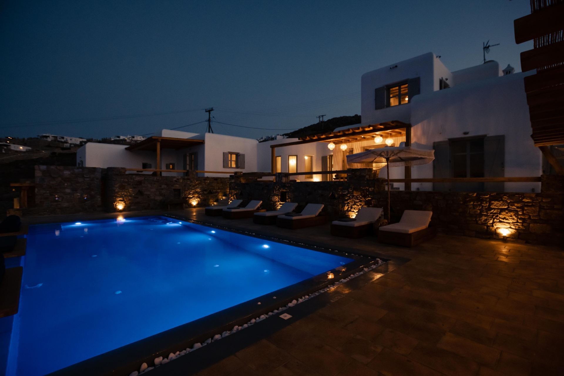 Villa Sapphire Black