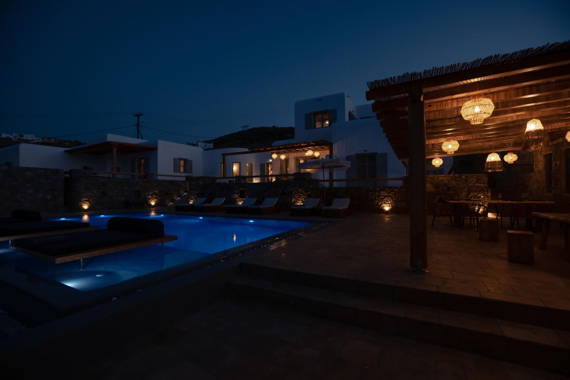 Villa Sapphire Black