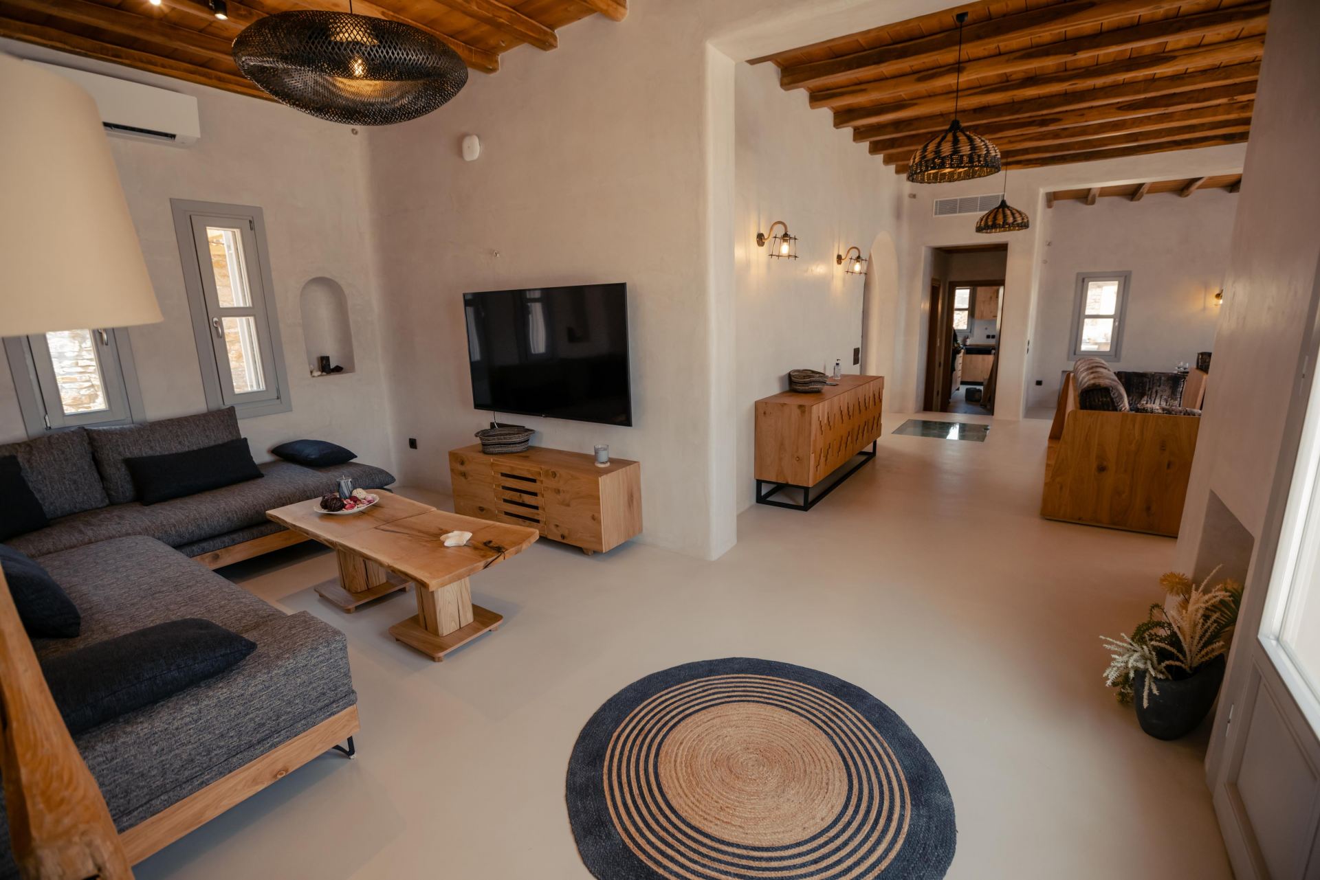 Villa Sapphire Black