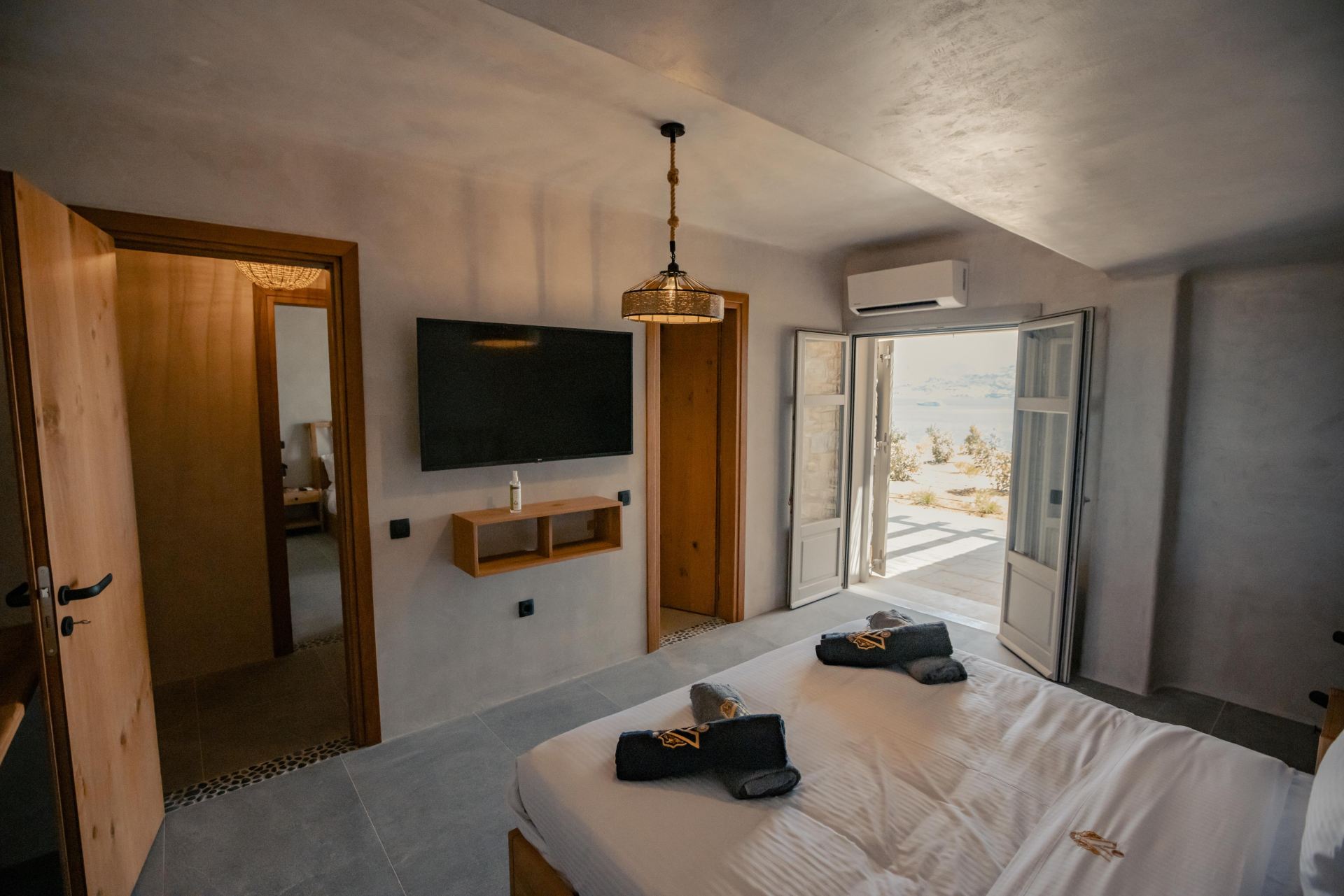 Villa Sapphire Black