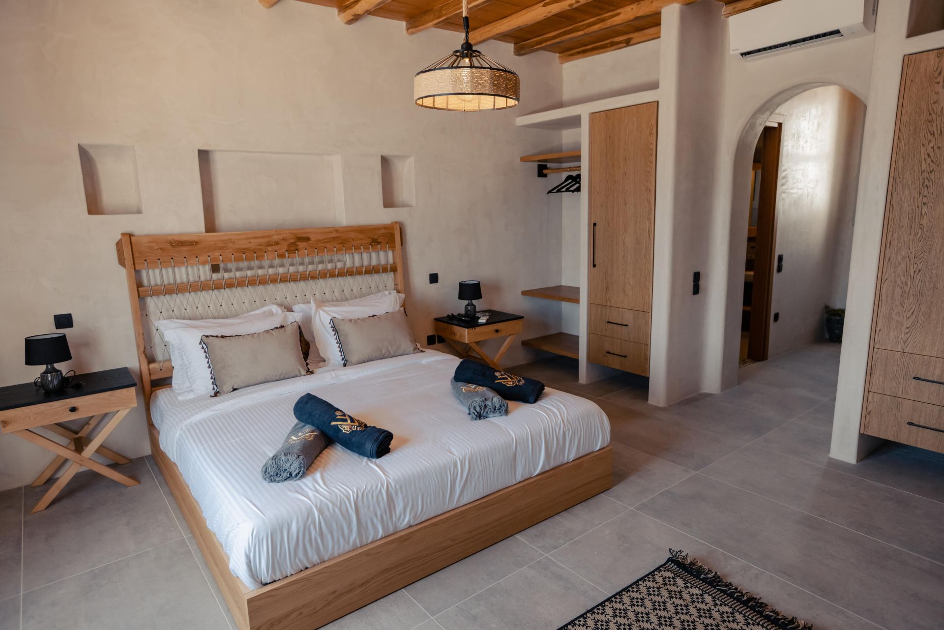 Villa Sapphire Black