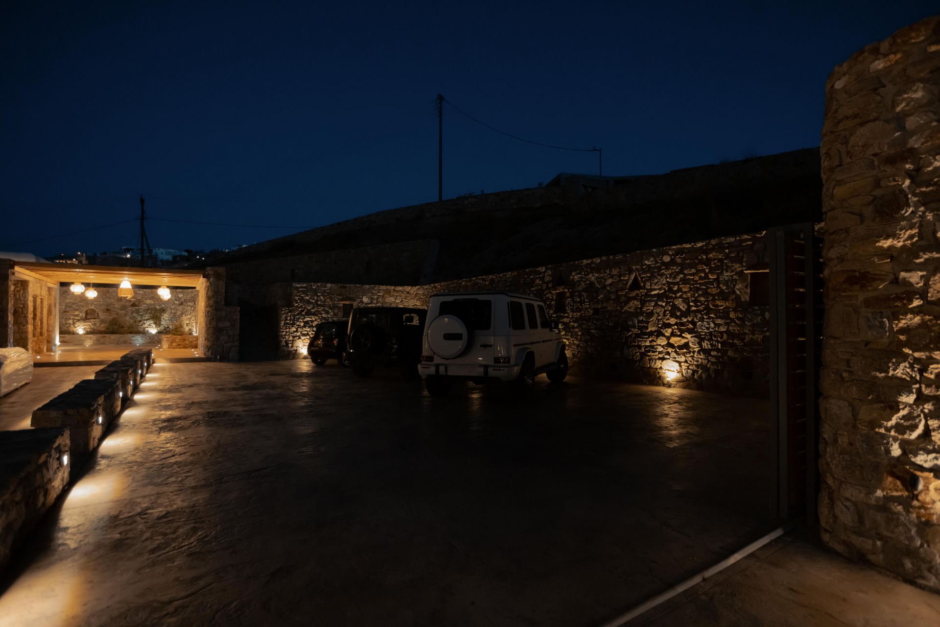 Villa Sapphire Black