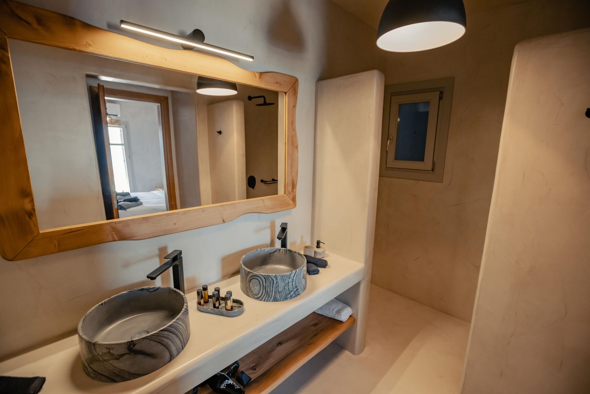 Villa Sapphire Black