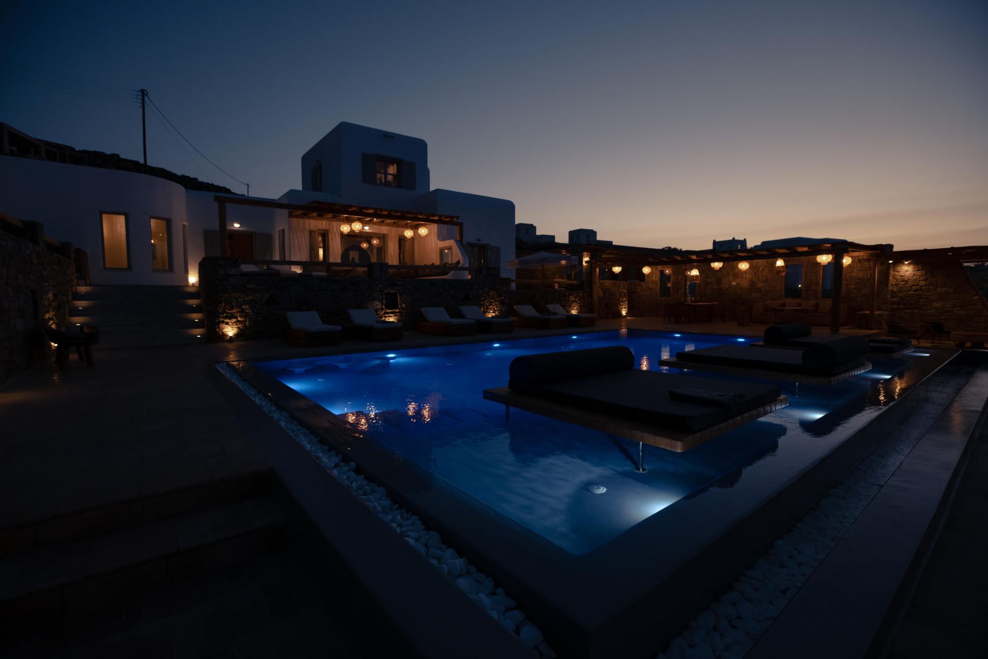 Villa Sapphire Black