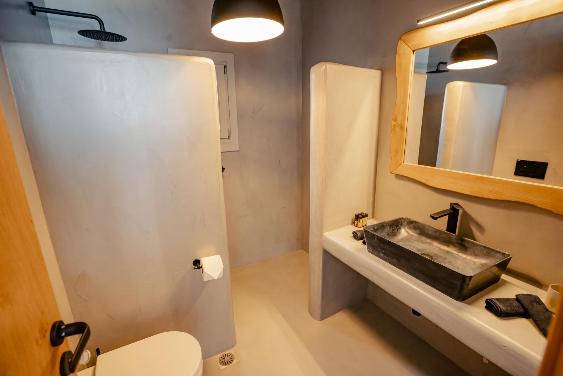 Villa Sapphire Black