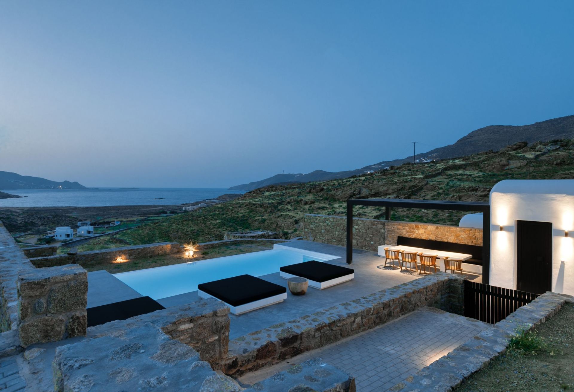 Ftelia Black Villas