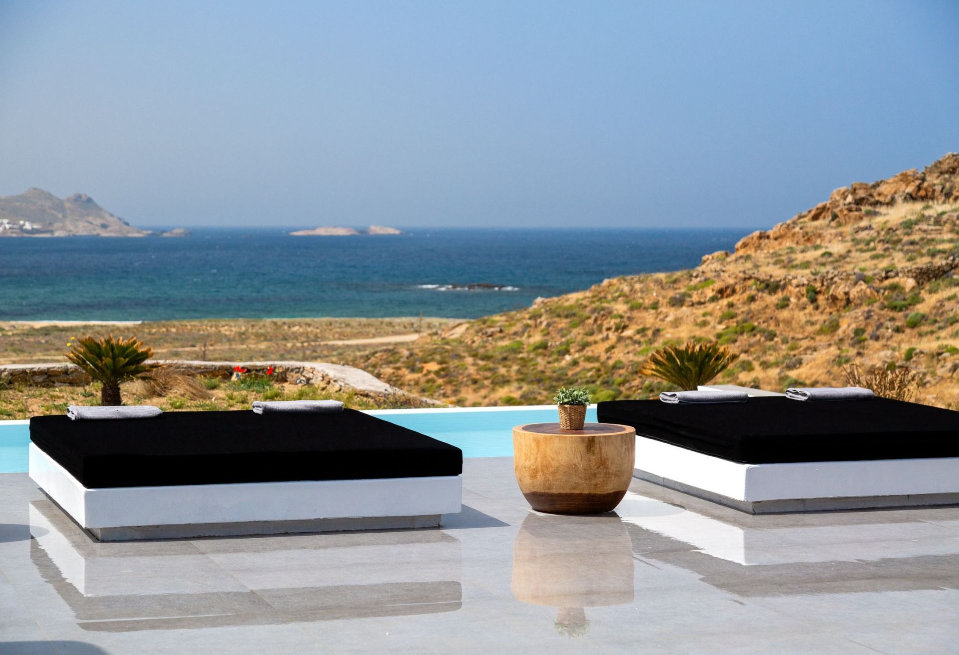 Ftelia Black Villa 1