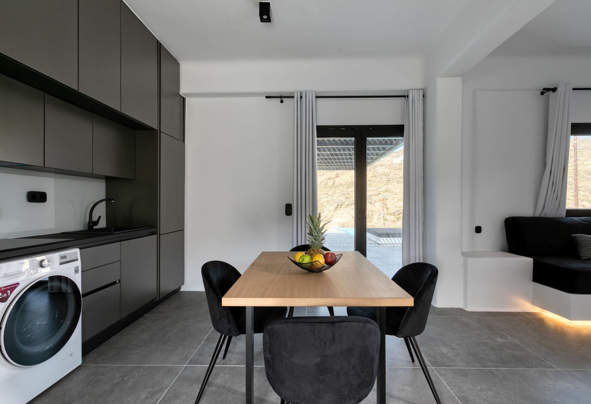 Ftelia Black Villa 4