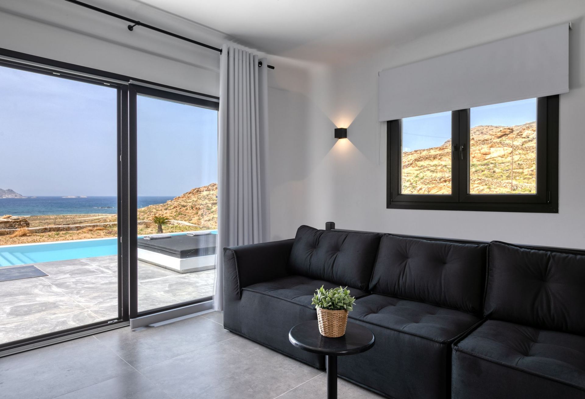 Ftelia Black Villas
