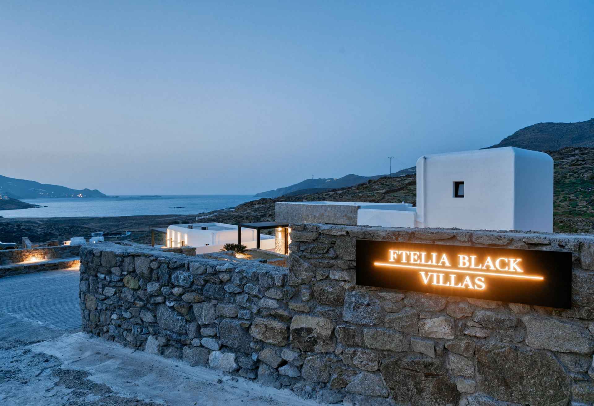 Ftelia Black Villa 4
