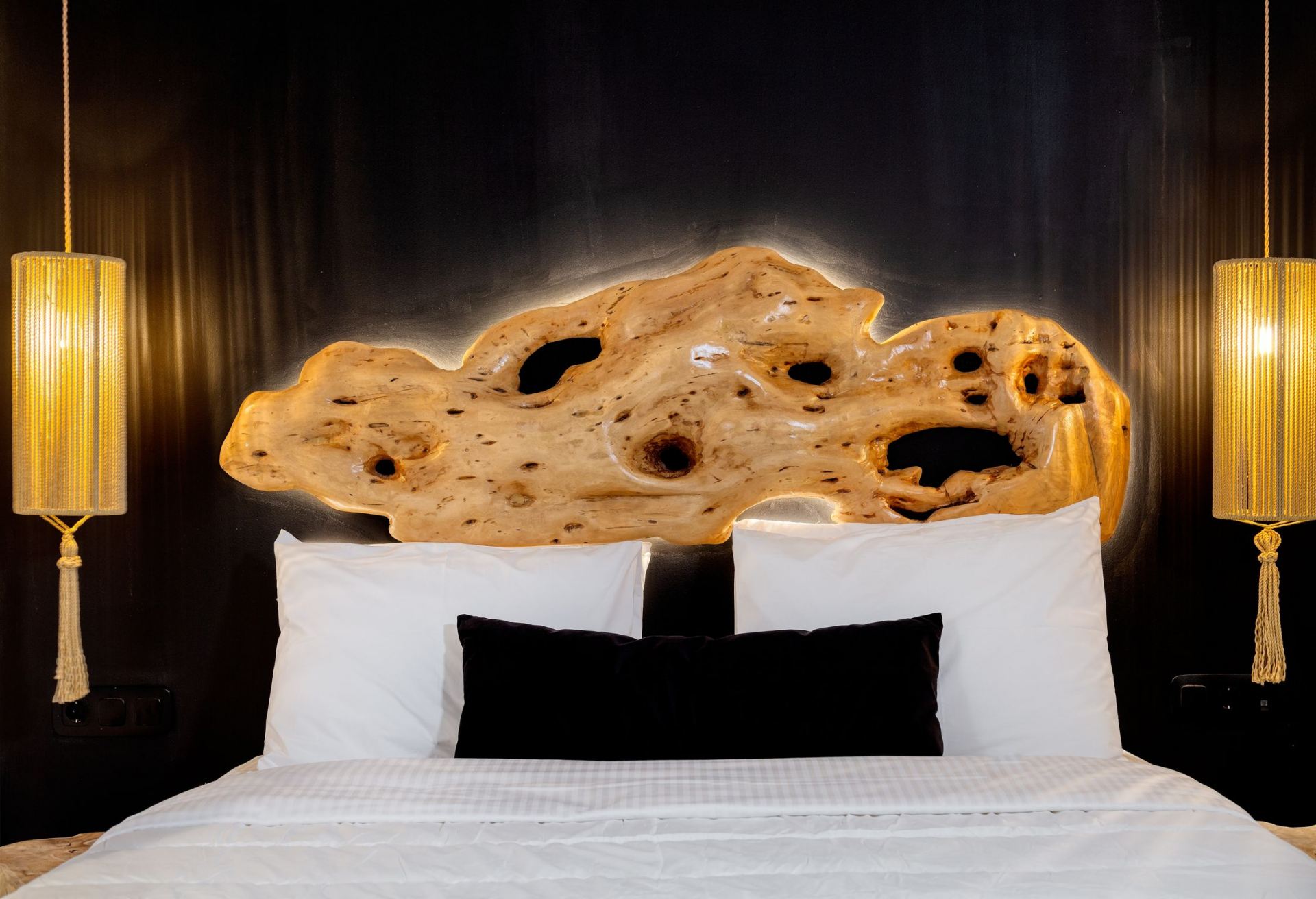 Ftelia Black Villa 1