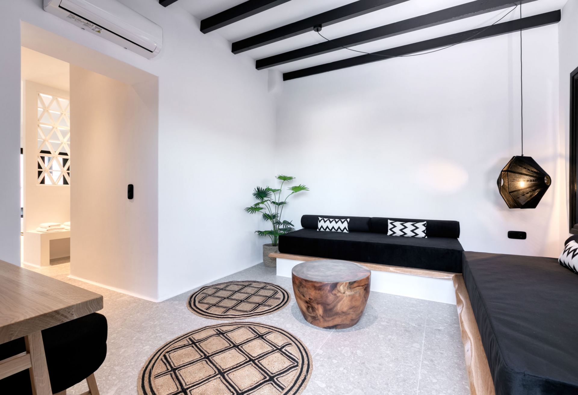 Agrari Black Deluxe Suite