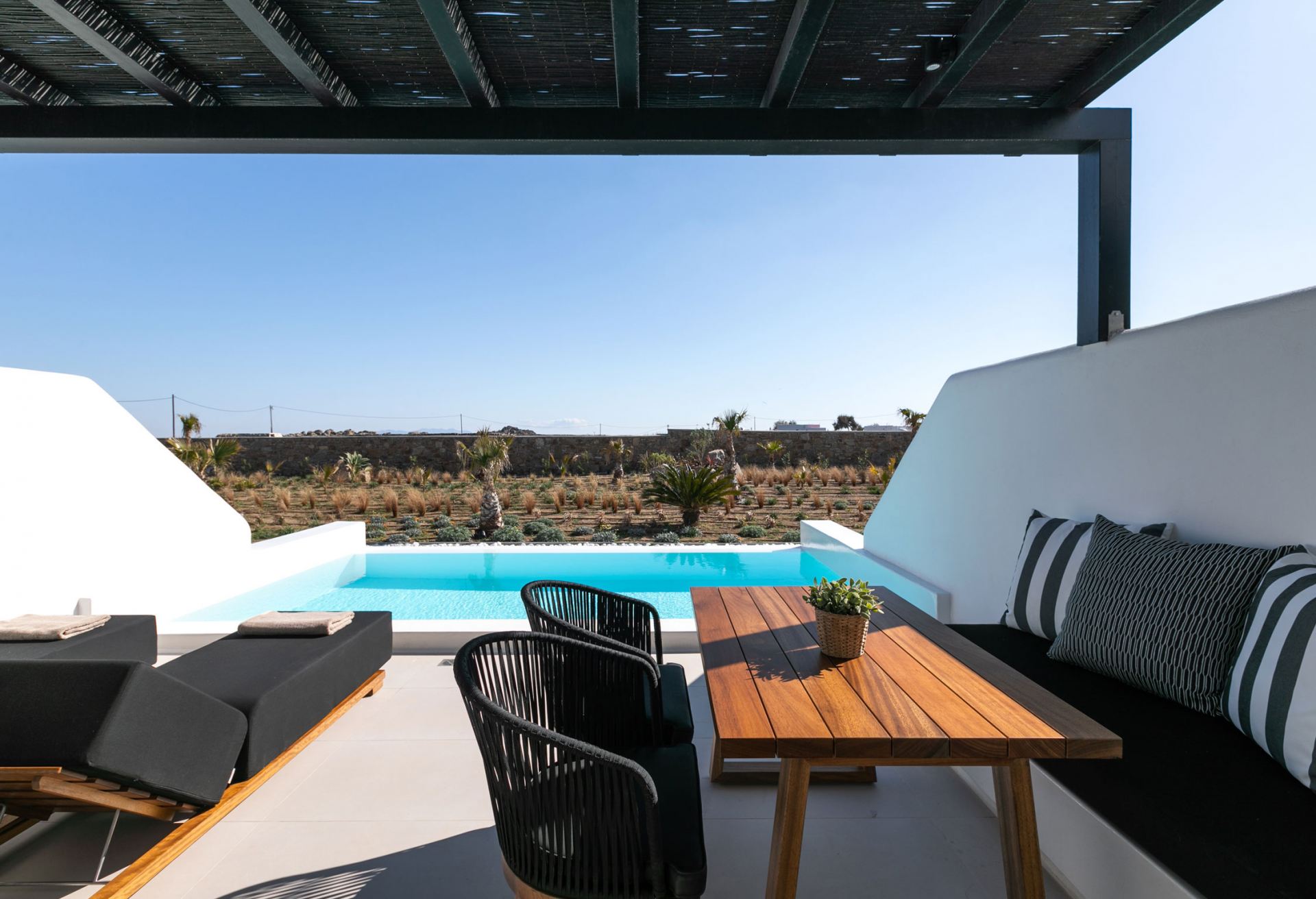 Agrari Black Junior Suite