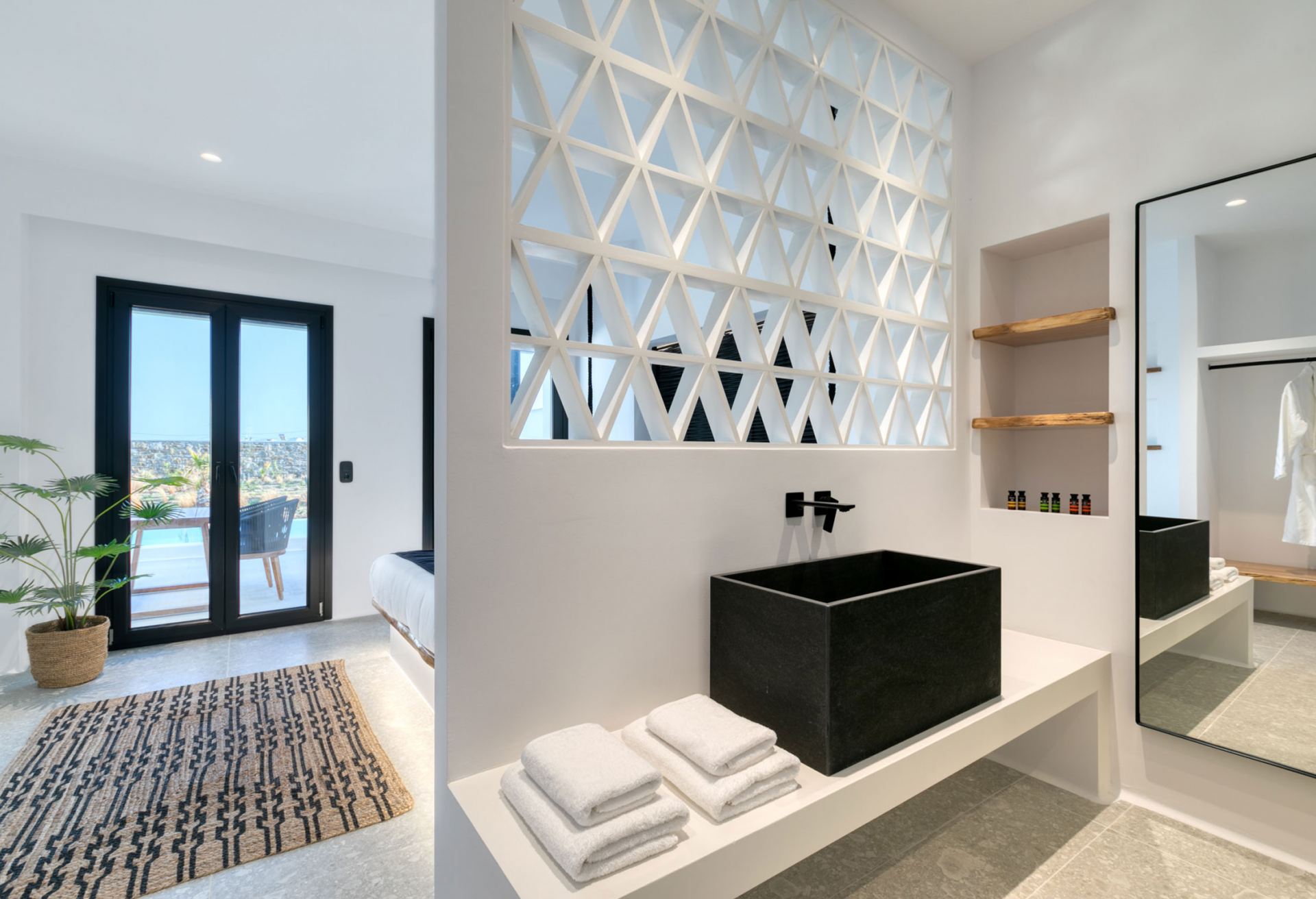 Agrari Black Deluxe Suite