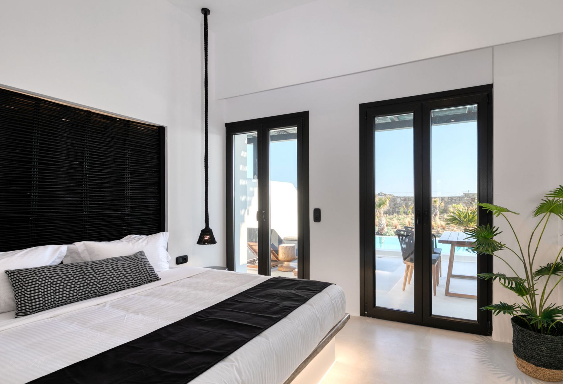 Agrari Black Deluxe Suite