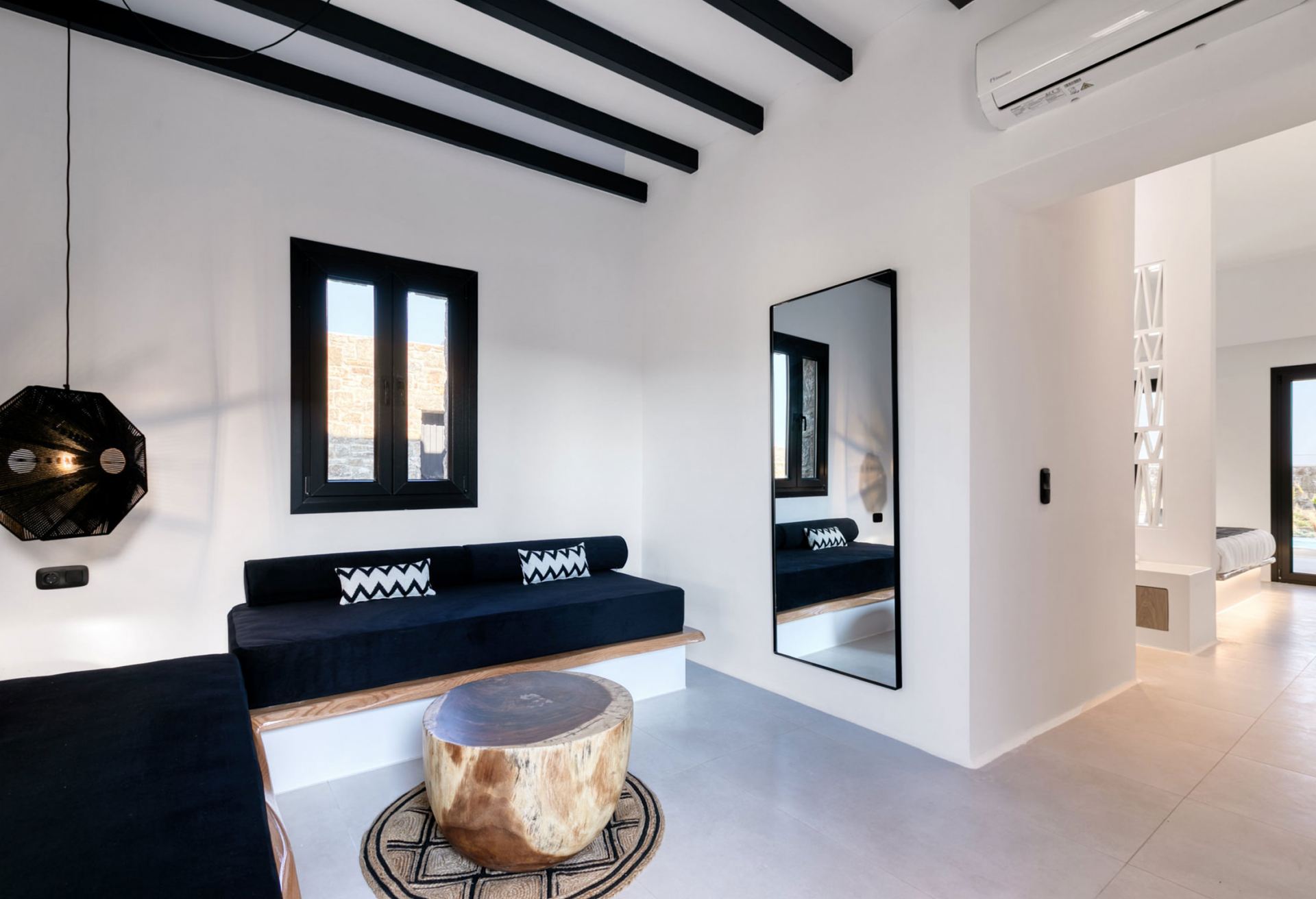 Agrari Black Deluxe Suite