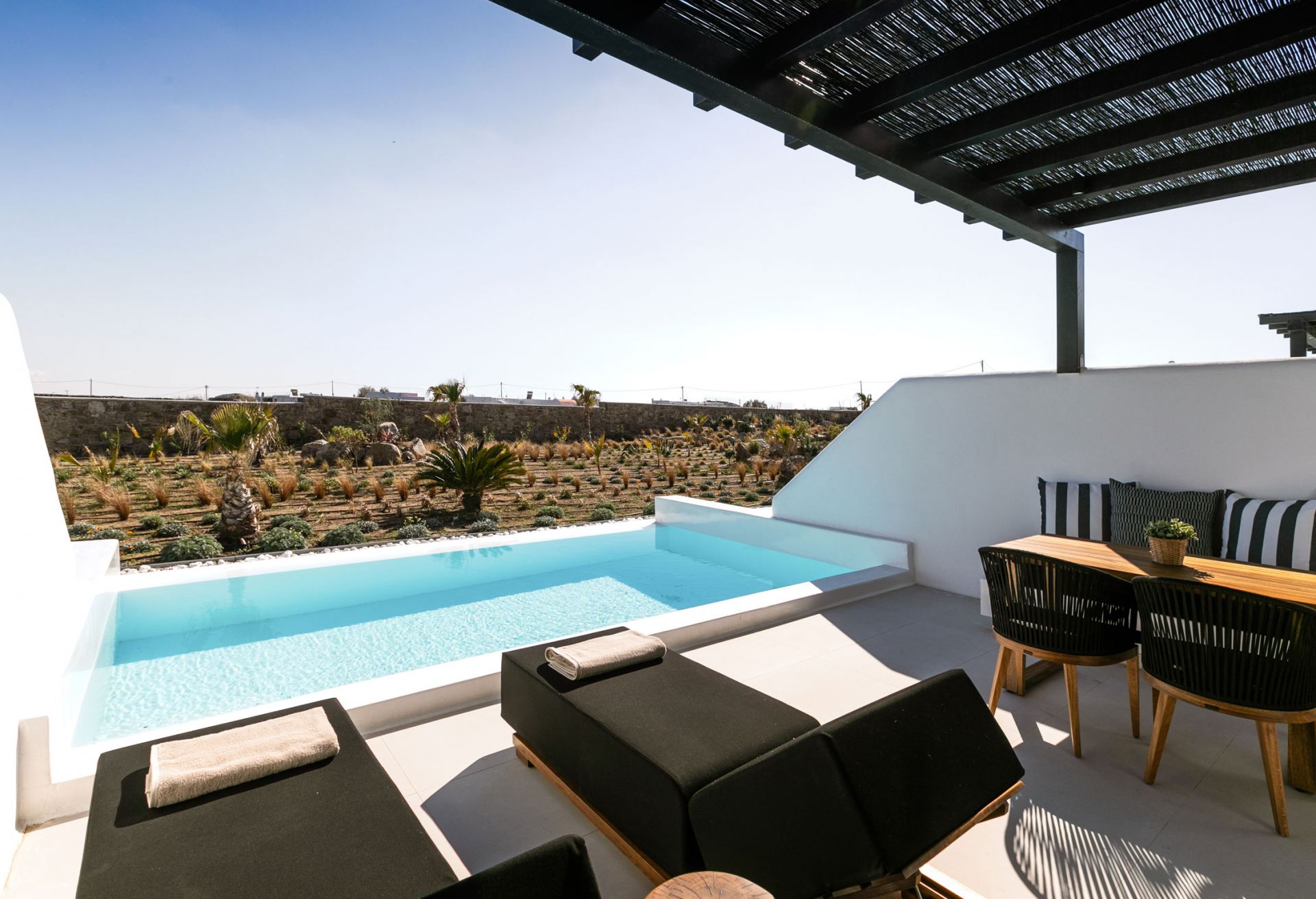 Agrari Black Junior Suite