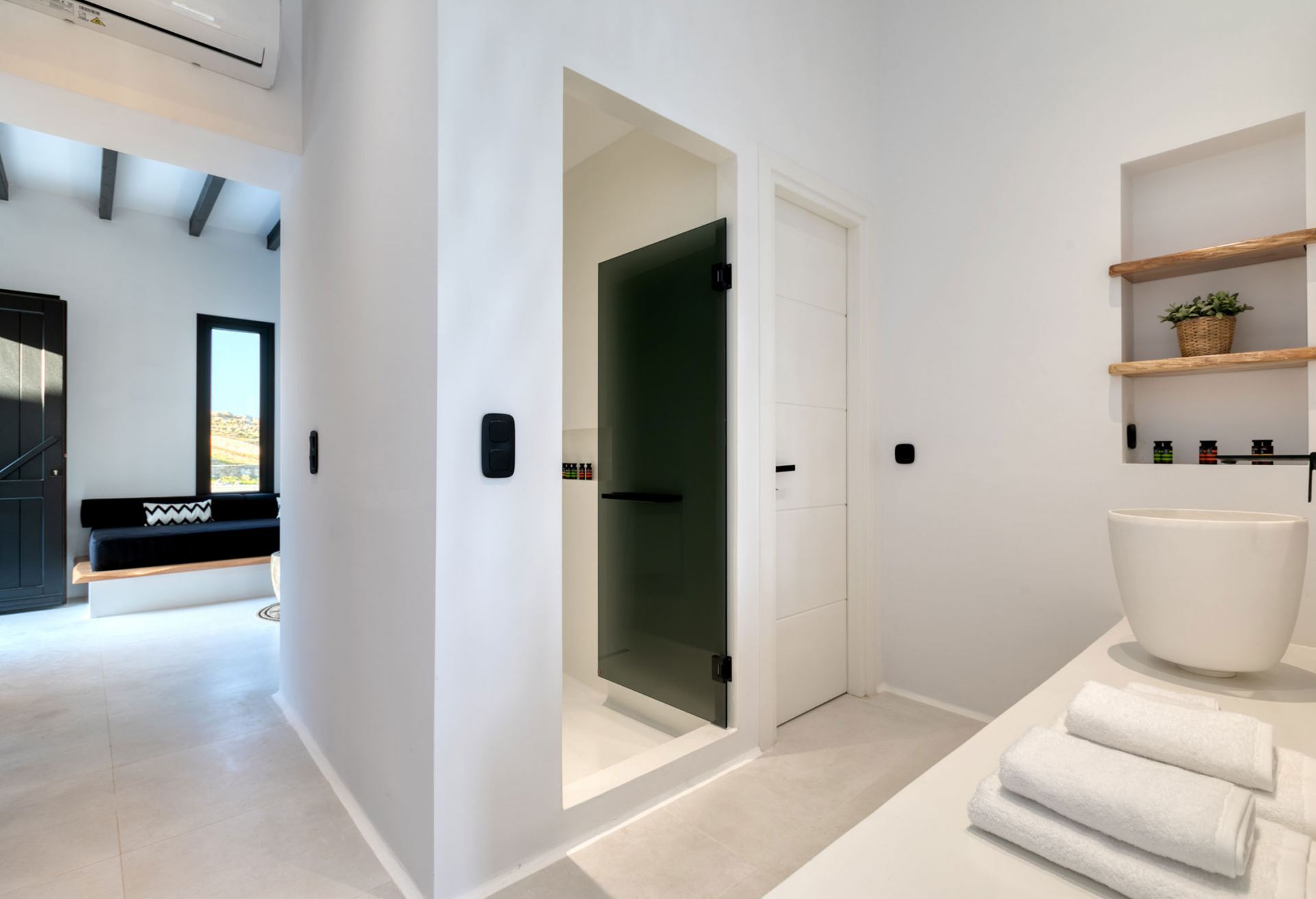 Agrari Black Deluxe Suite