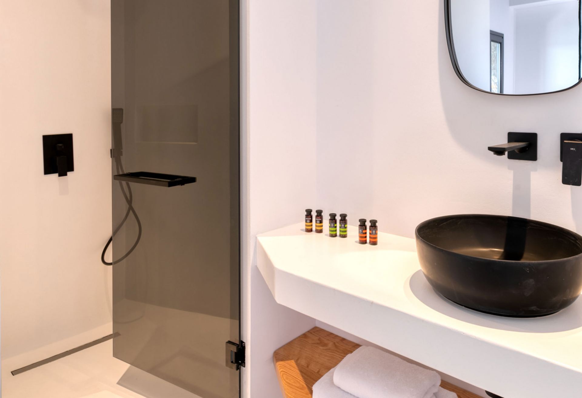 Agrari Black Junior Suite