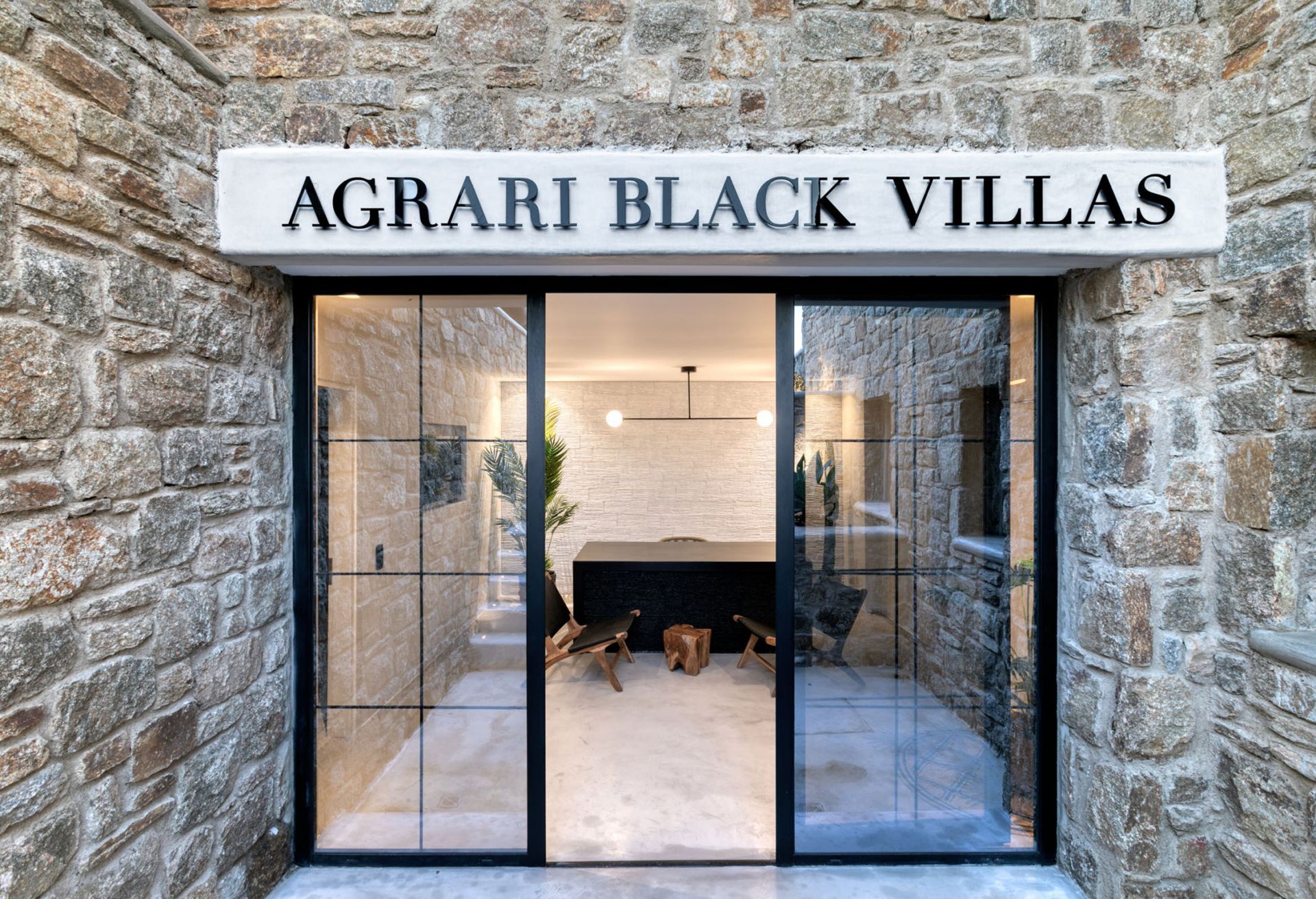 Agrari Black Junior Suite