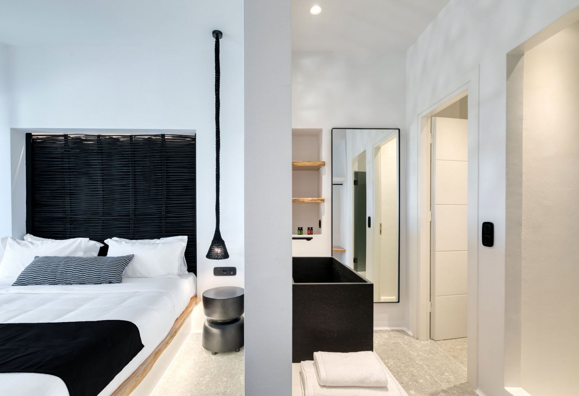 Agrari Black Deluxe Suite