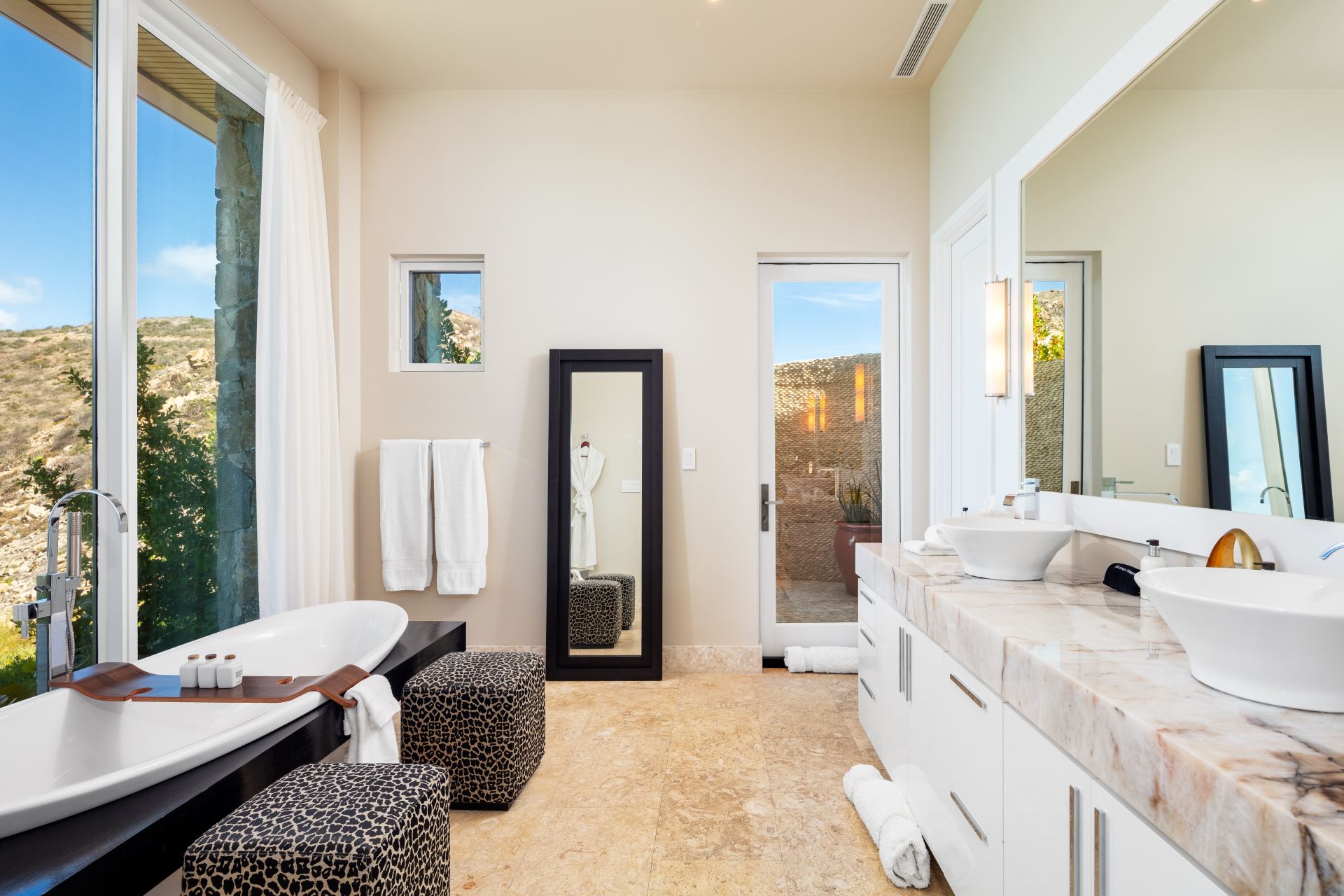 Cliff Penthouse Suite