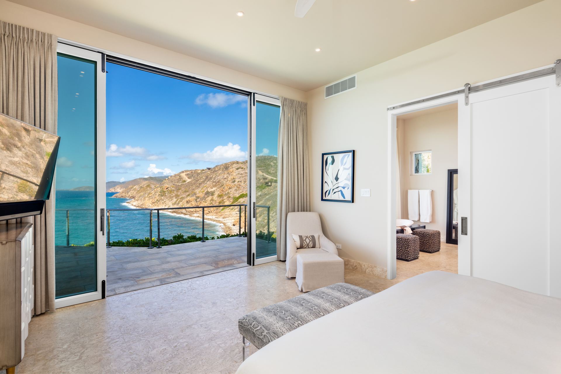 Cliff Penthouse Suite