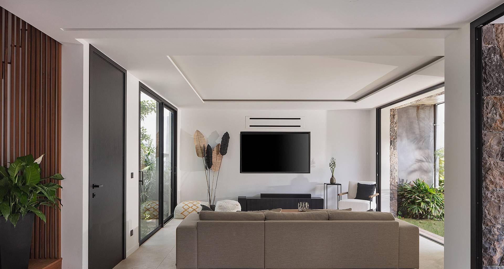 Villa Excuse My French