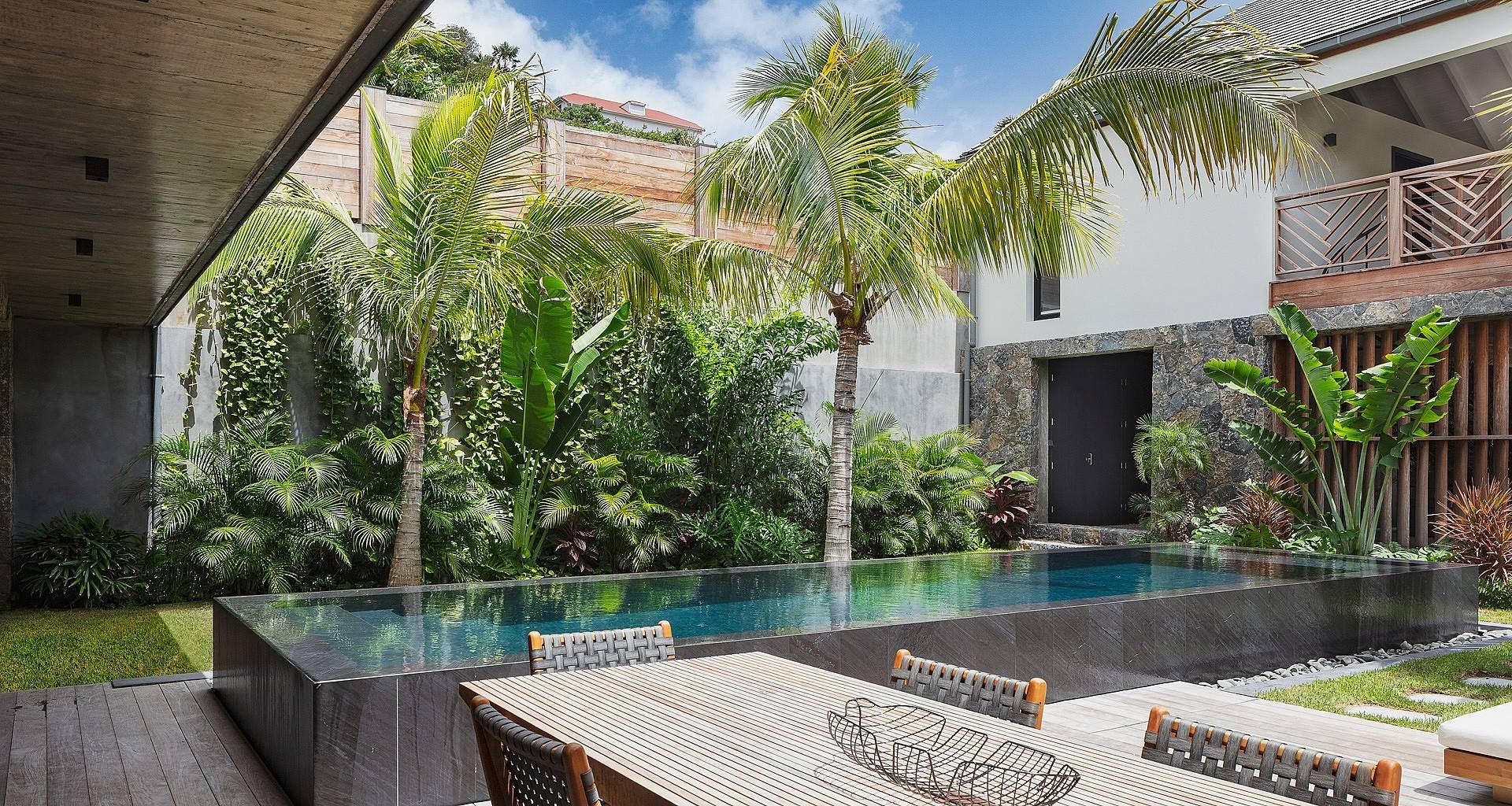 Villa Excuse My French