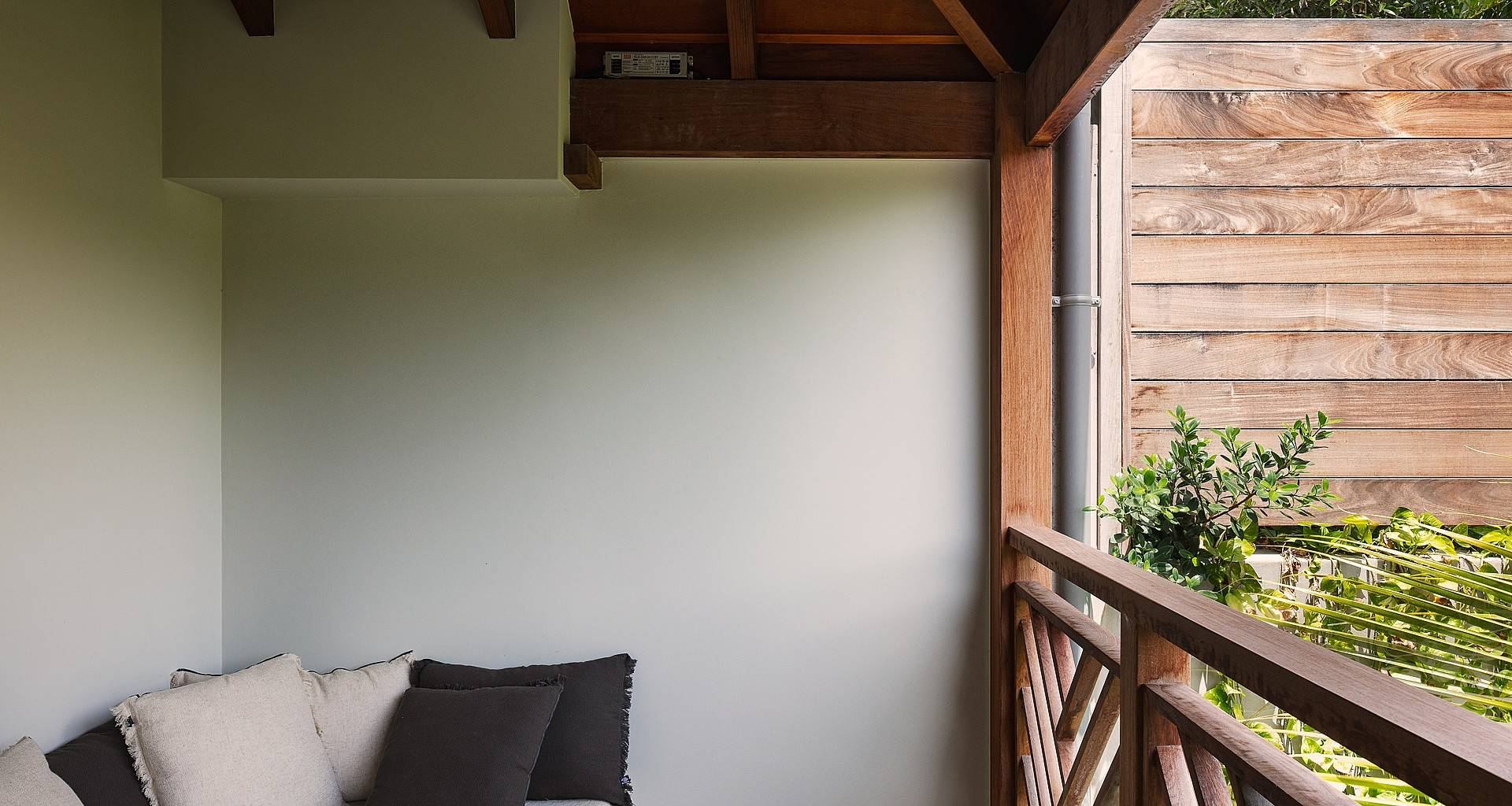 Villa Excuse My French