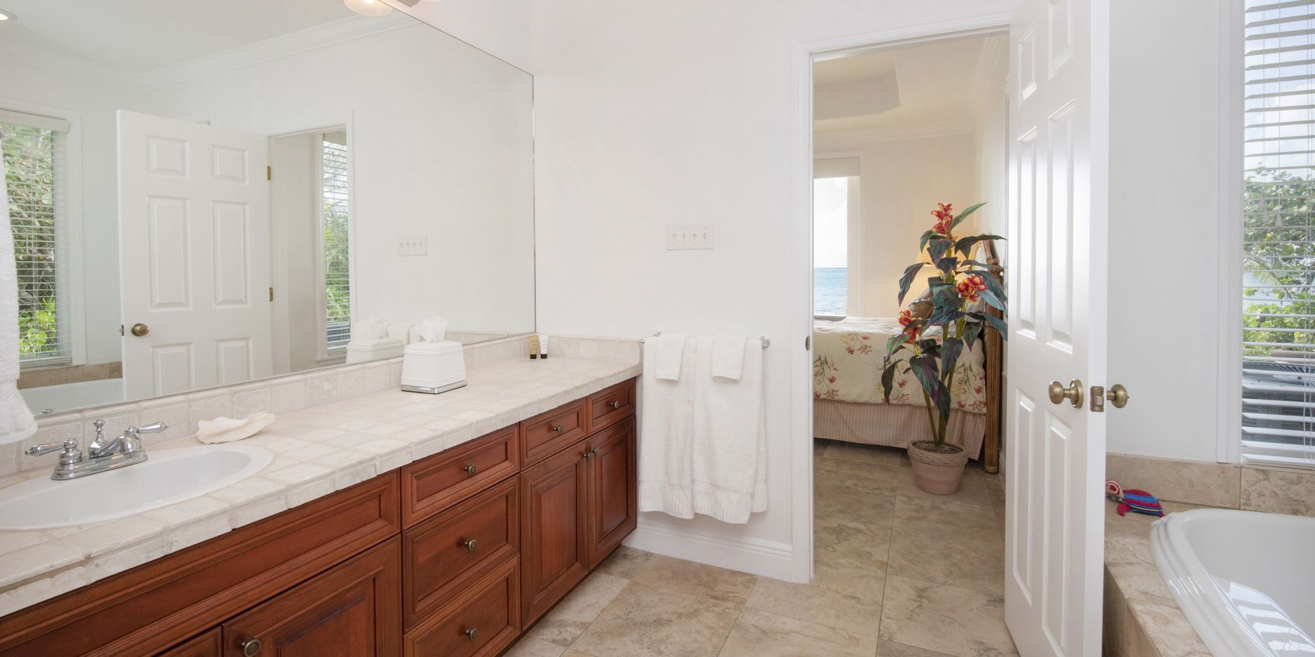 Villa Hidden Treasure + Guesthouse