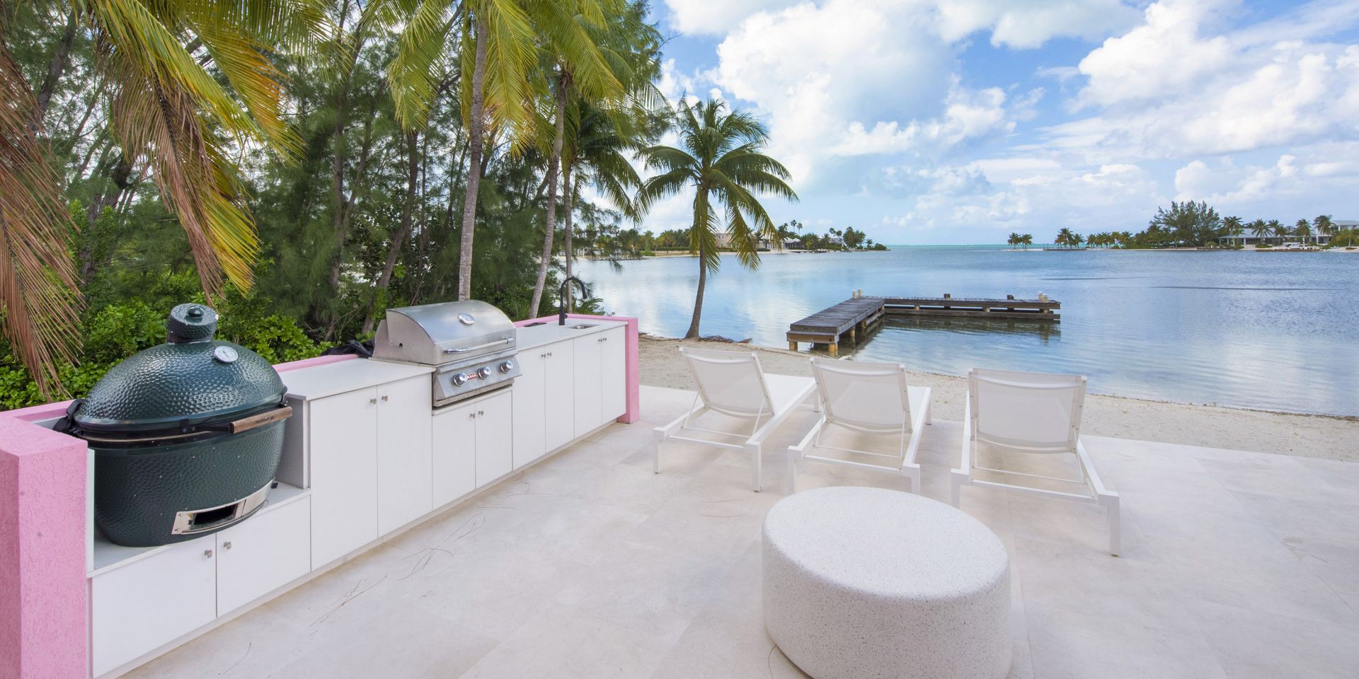 Villa Fantasea + Guesthouse