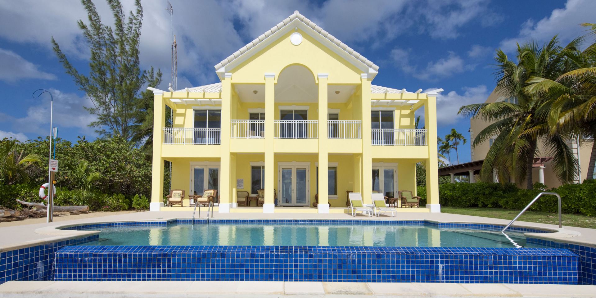 Villa Hidden Treasure + Guesthouse