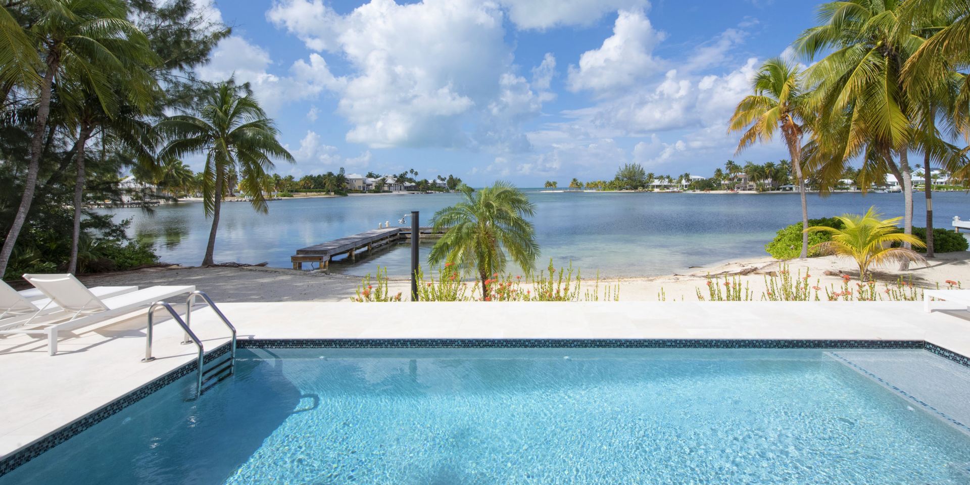 Villa Fantasea + Guesthouse