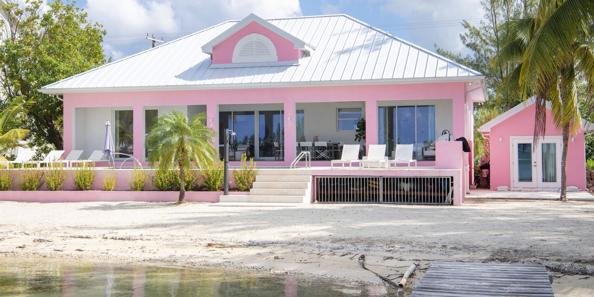 Villa Fantasea + Guesthouse