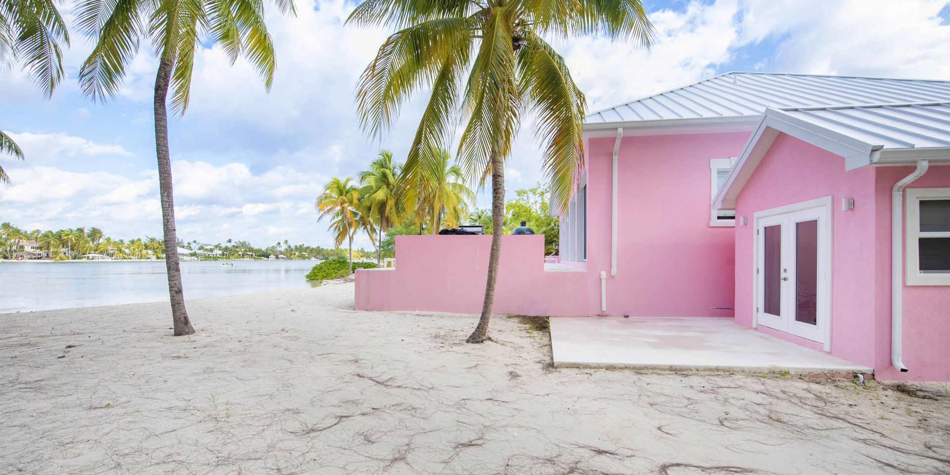 Villa Fantasea + Guesthouse